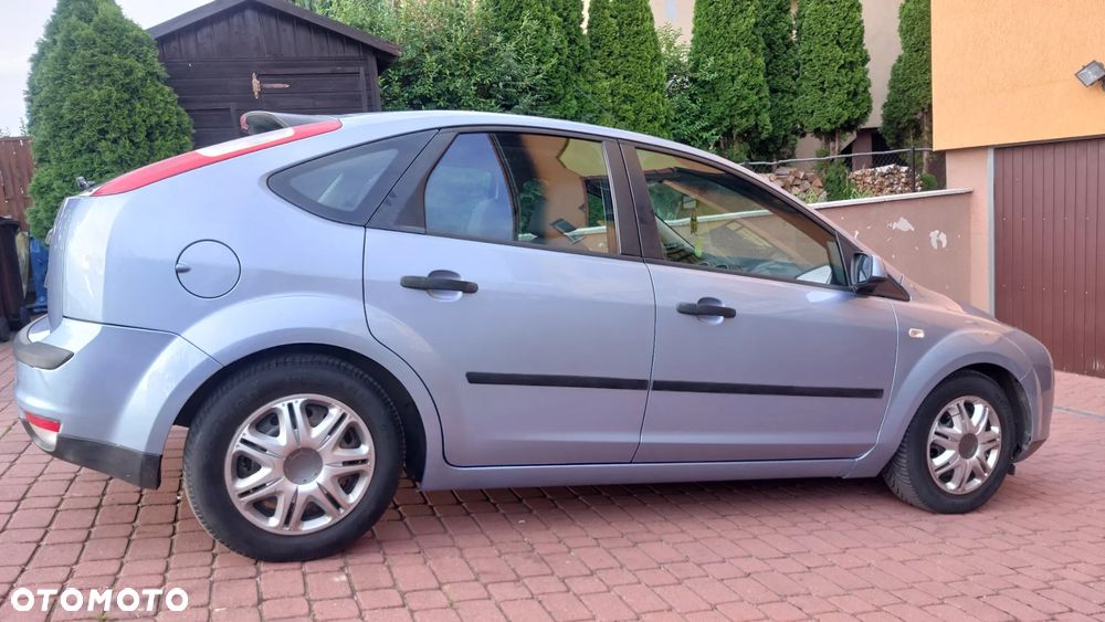 Ford Focus 1.6 Ambiente - 21