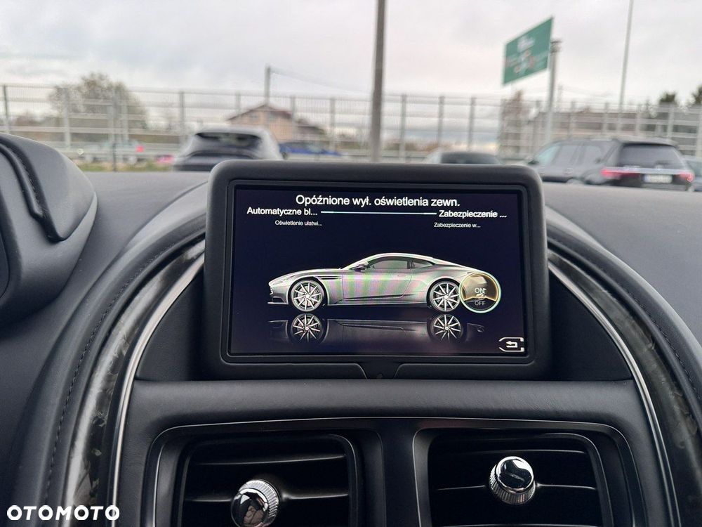Aston Martin DB11 - 35