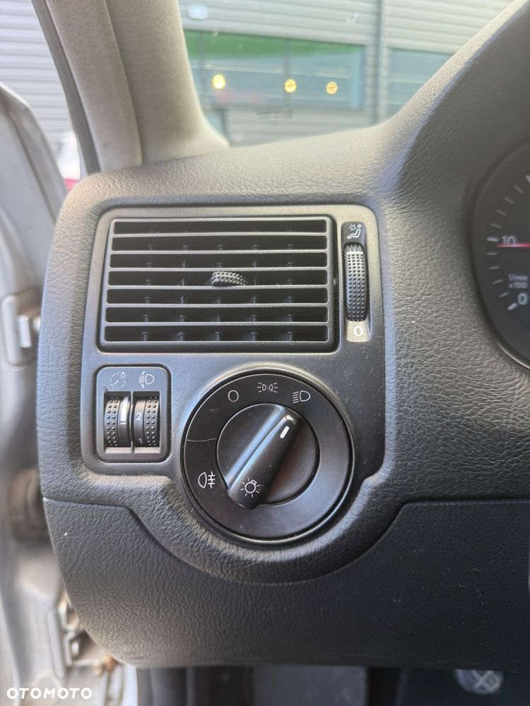 Volkswagen Golf 1.9 TDI Comfortline - 26