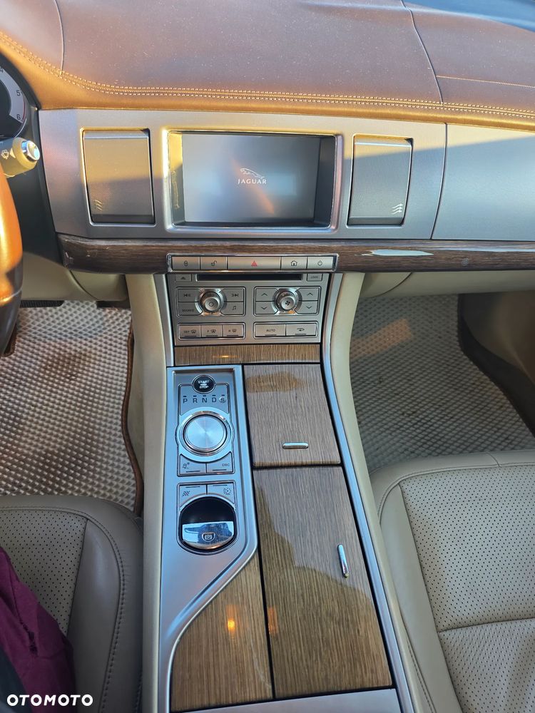 Jaguar XF 3.0 V6 D Premium Luxury - 33