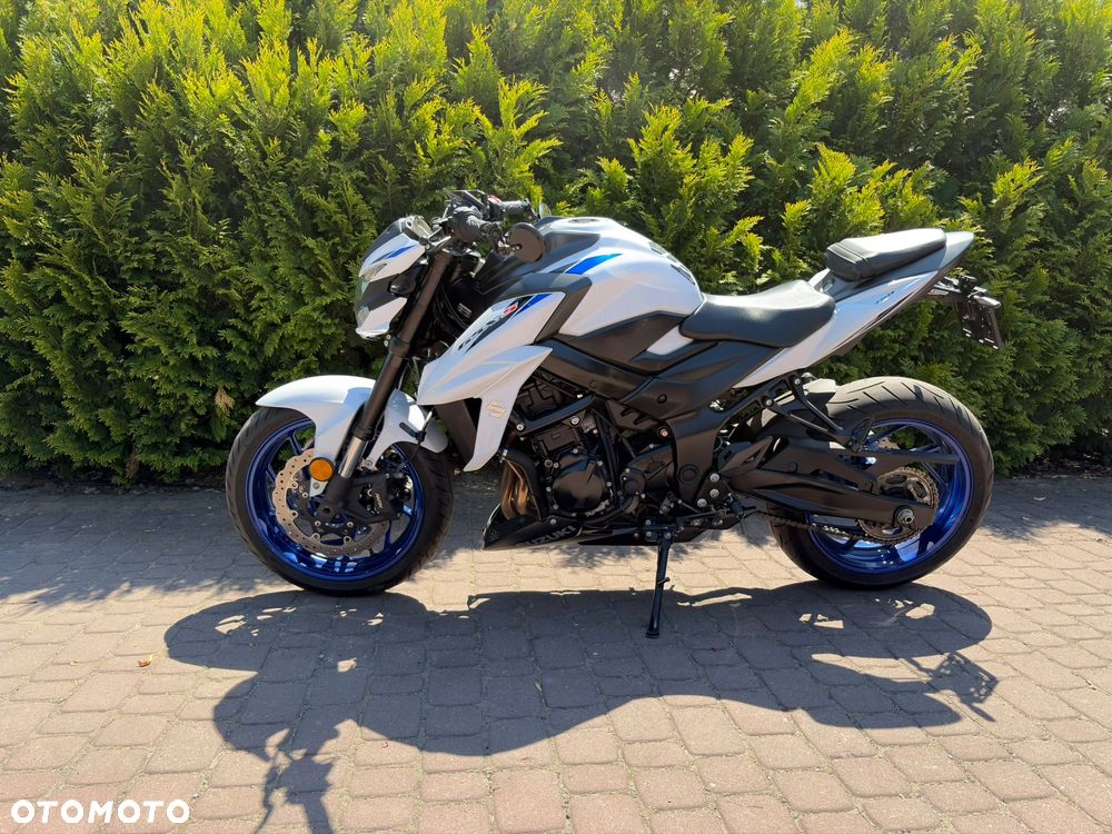 Suzuki GSX - 7
