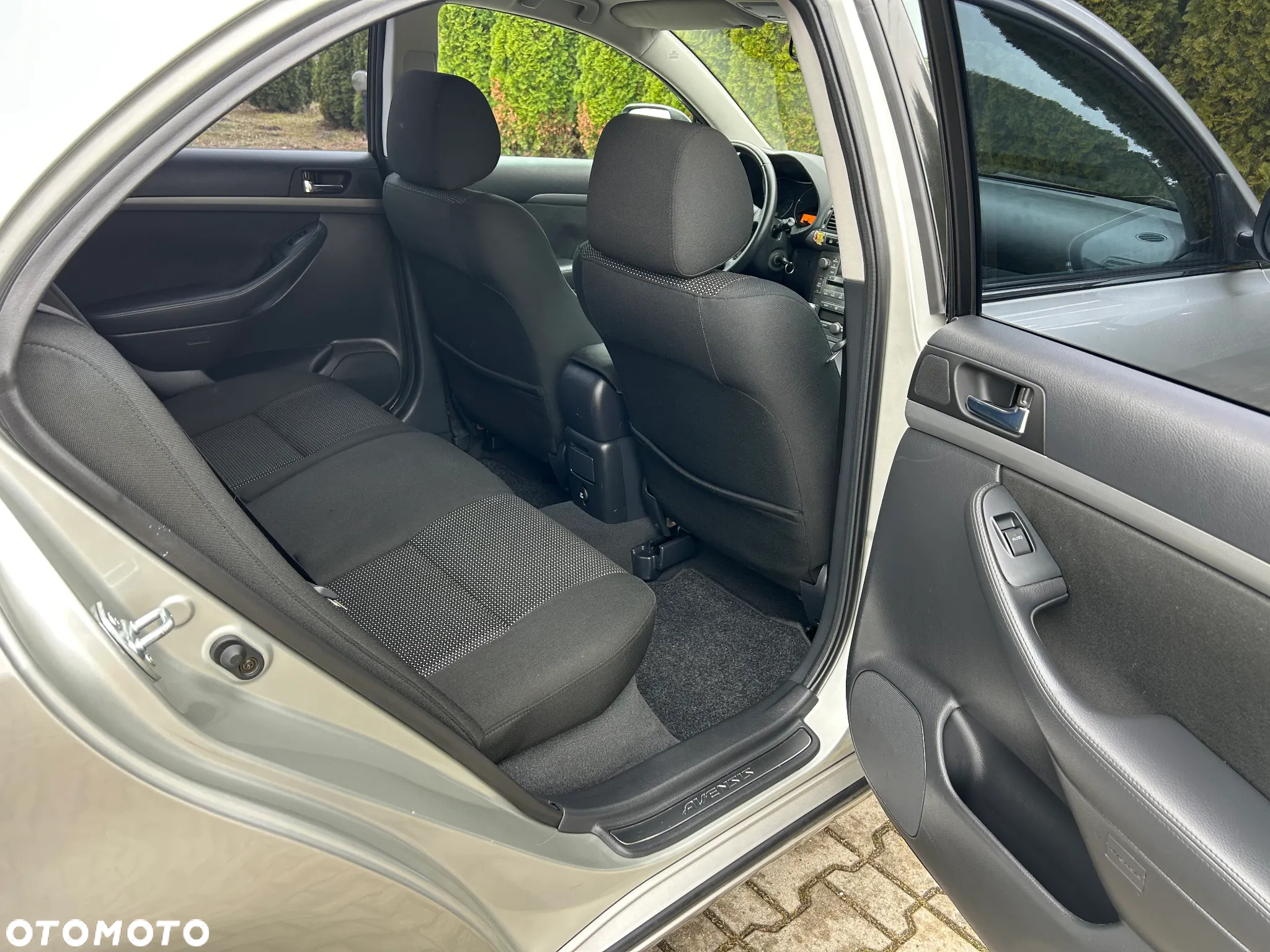 Toyota Avensis 2.0 D-4D - 21
