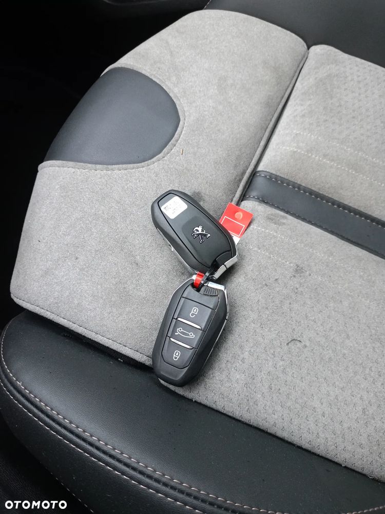 Peugeot 3008 1.6 PureTech Hybrid4 PHEV GT S&S EAT8 - 14