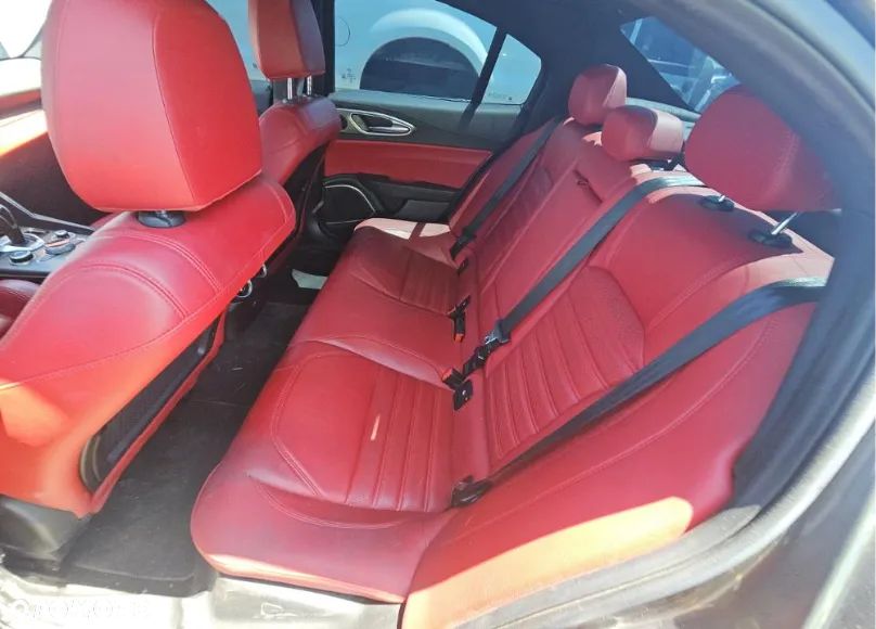 Alfa Romeo Giulia 2.0 Turbo TI Q4 - 9