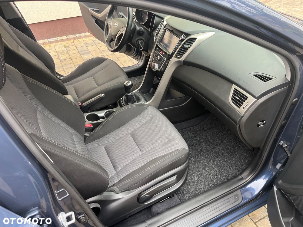 Hyundai i30 blue Kombi 1.6 CRDi Style - 24