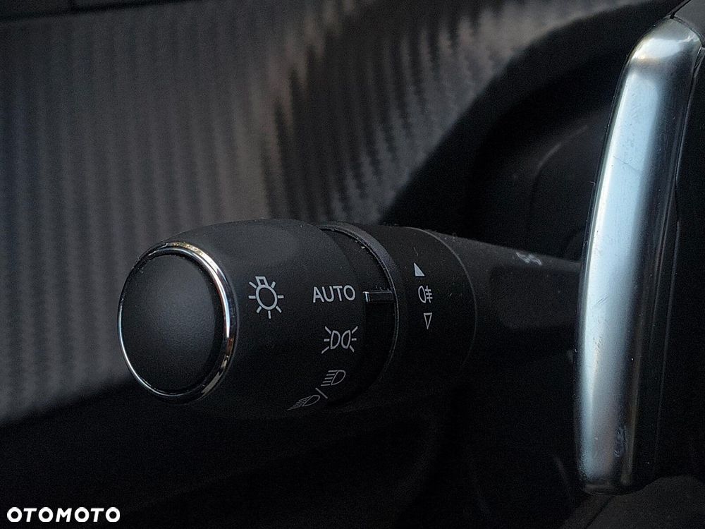 Peugeot 2008 1.2 PureTech Allure S&S EAT8 - 19