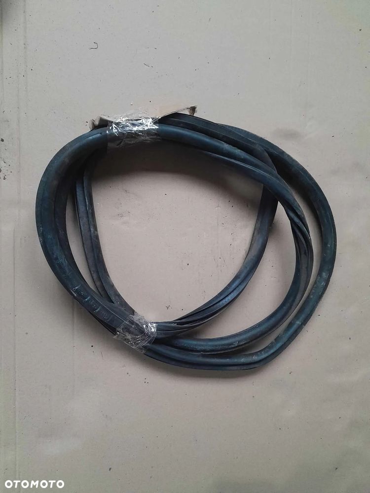 USZCZELKA DRZWI LEWA PRZÓD PRZEDNIA MERCEDES W447 VITO KIEROWCY - 1