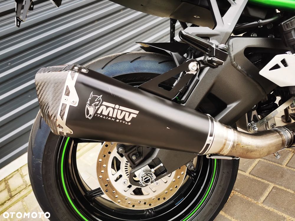 Kawasaki H2 - 10
