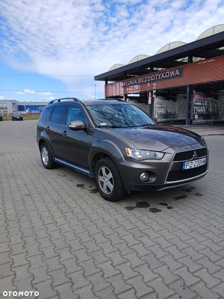 Mitsubishi Outlander - 2