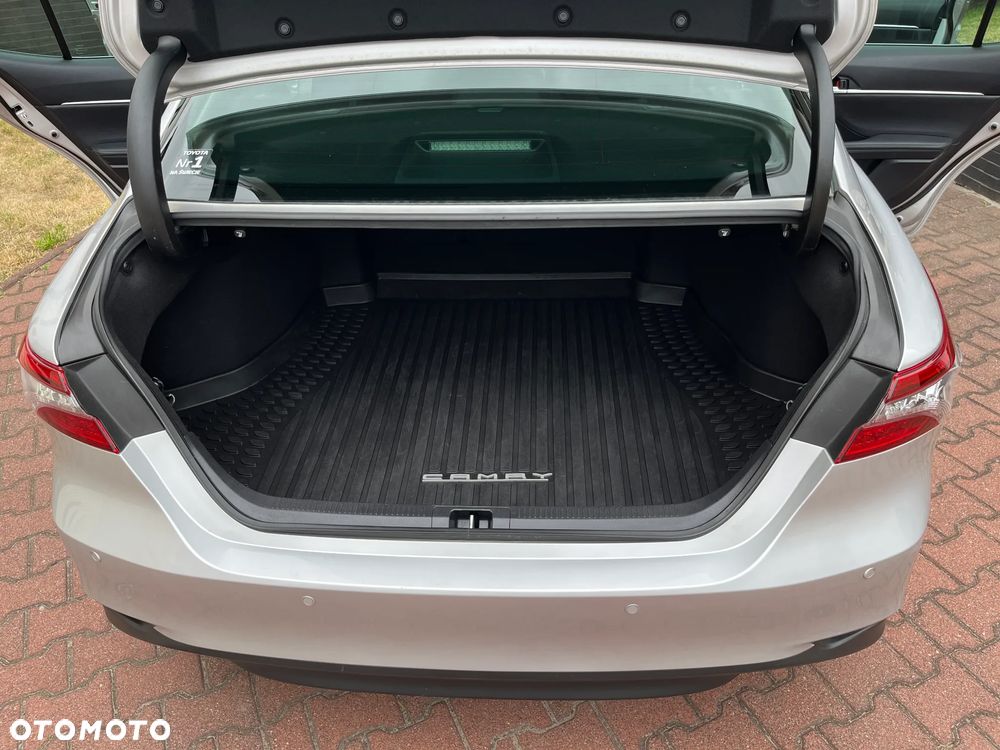 Toyota Camry 2.5 Hybrid Executive CVT - 23