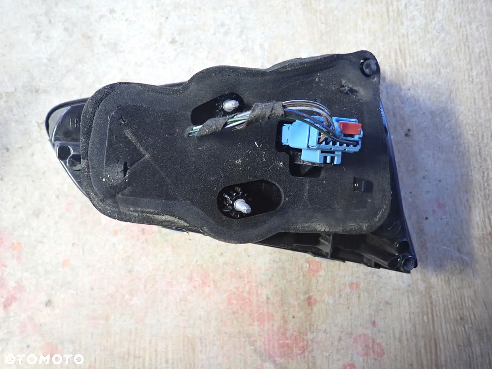 VOLKSWAGEN GOLF VII LIFT LAMPA PRAWY TYŁ W KLAPĘ LED 5G0945308P - 2