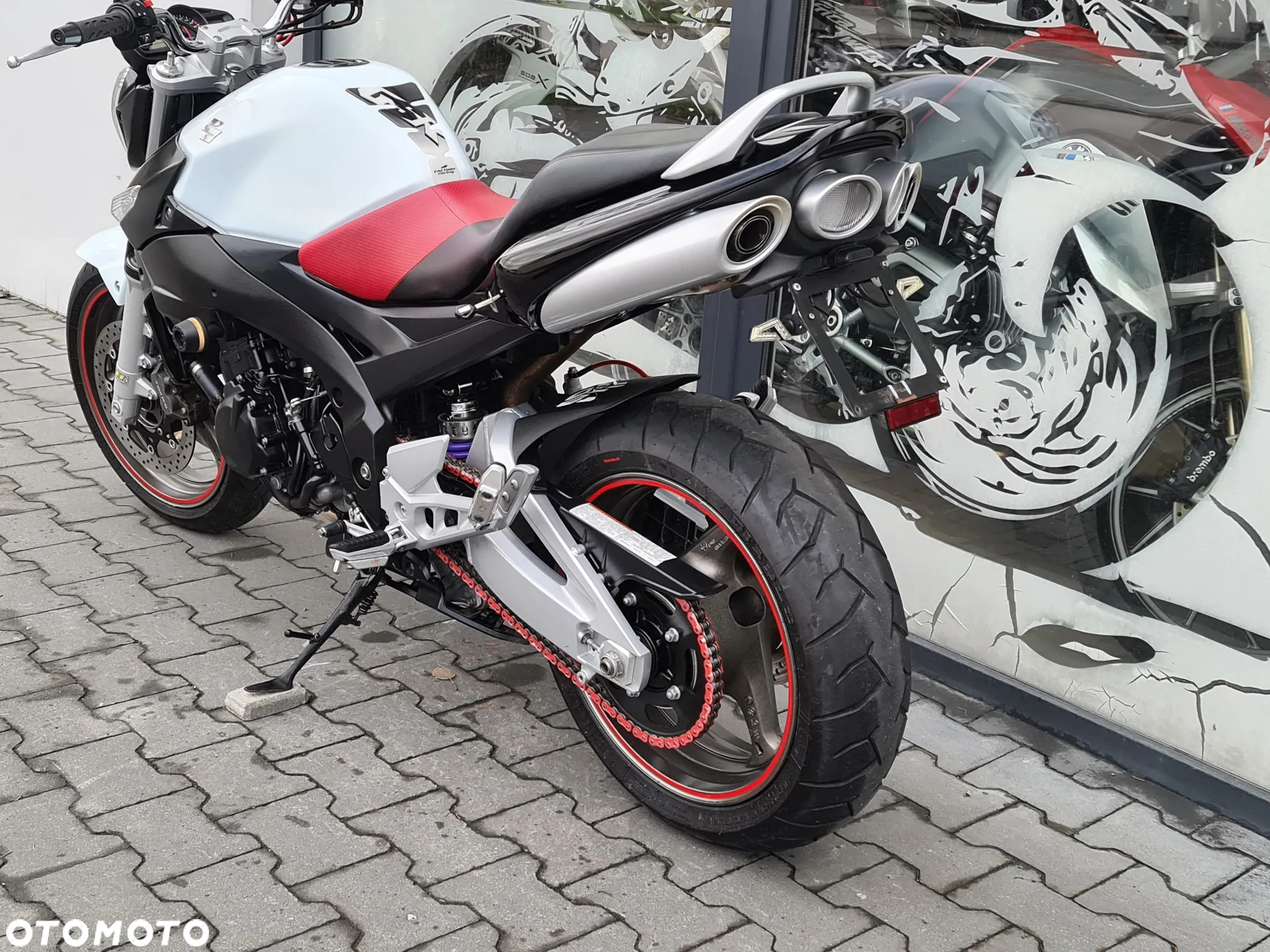 Suzuki GSR - 9