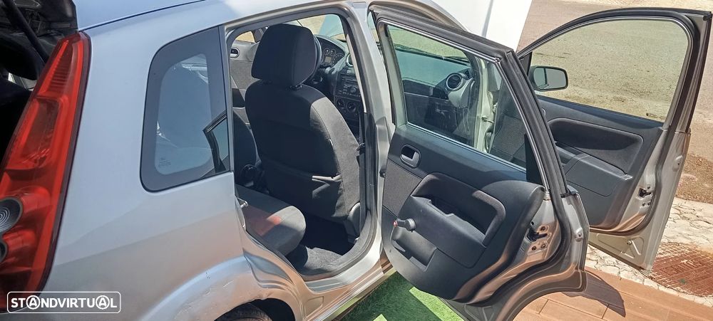 Ford Fiesta 1.25 Ghia - 13