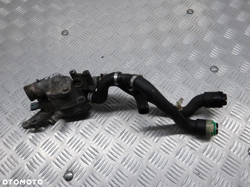 OPEL ASTRA H GTC 1.7CDTI OBUDOWA TERMOSTATU - 1