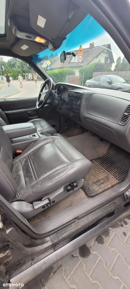 Ford Explorer - 22