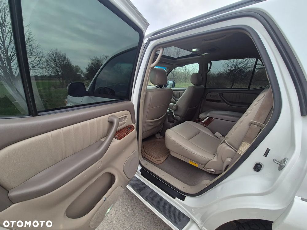 Toyota Sequoia - 6