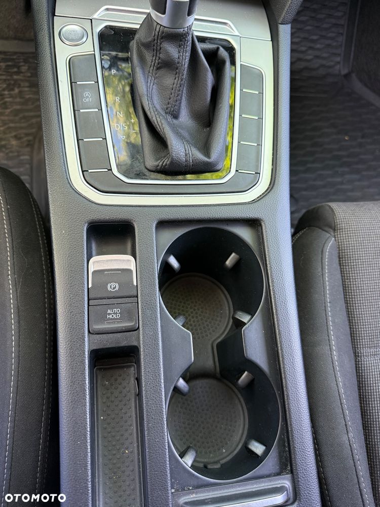 Volkswagen Passat - 19