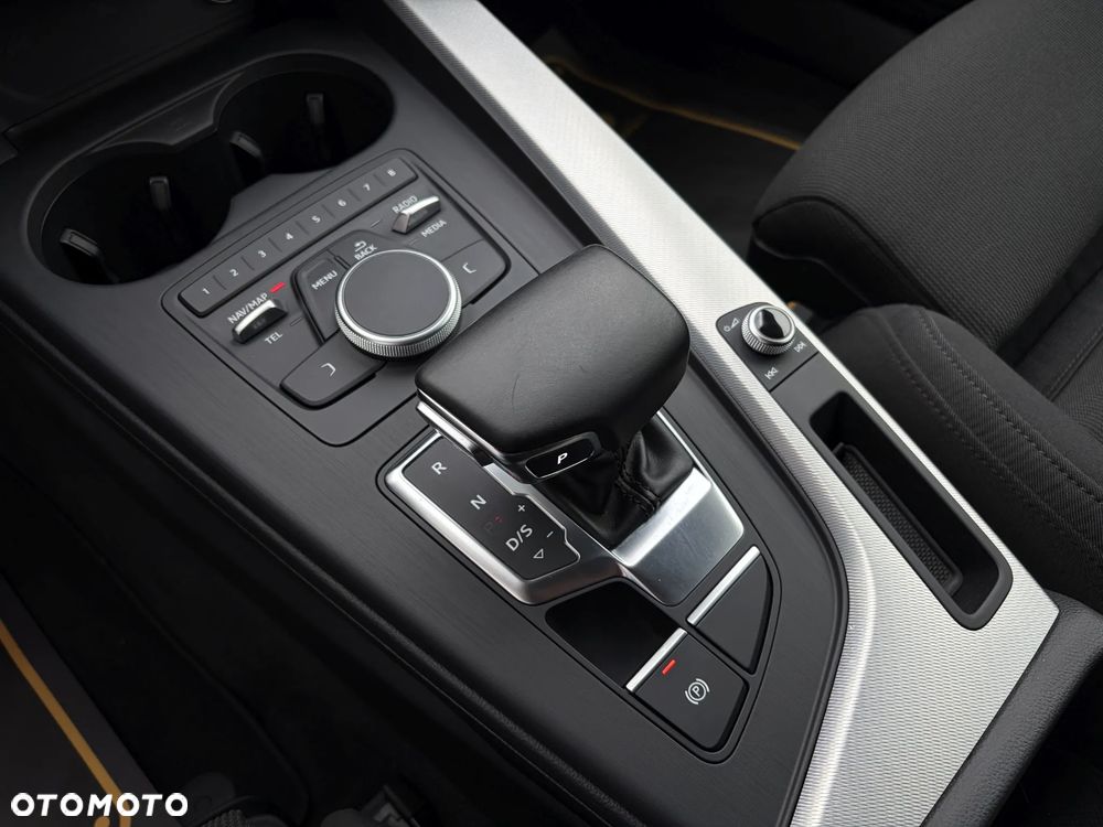Audi A4 Avant 2.0 TDI S tronic - 32