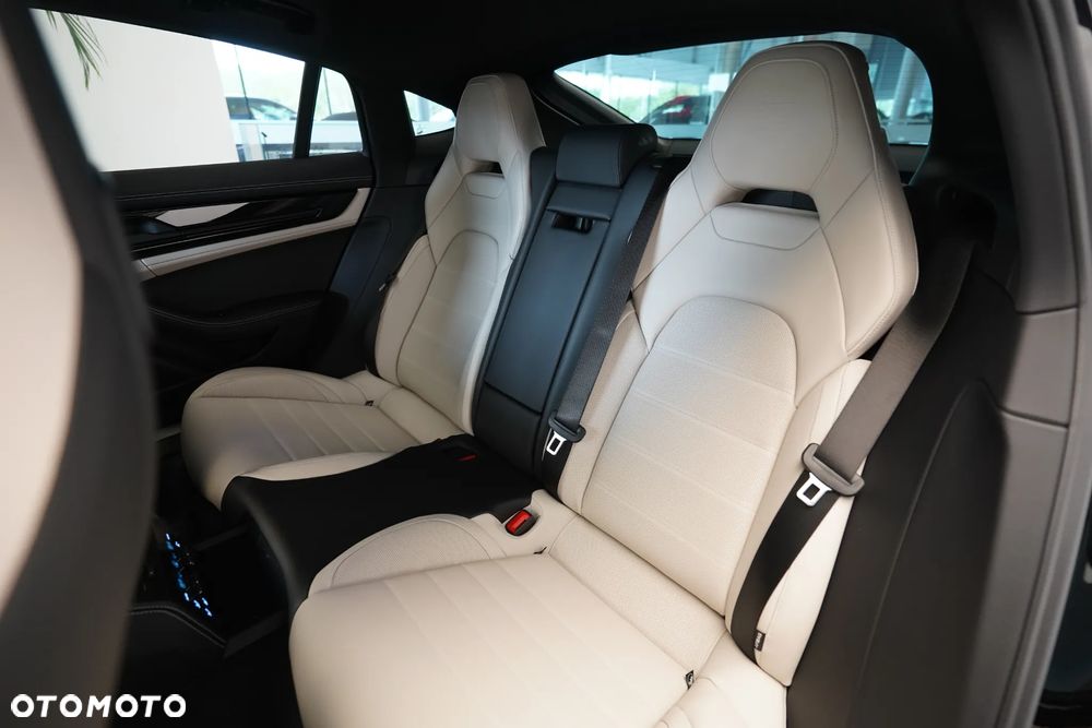 Porsche Panamera - 12