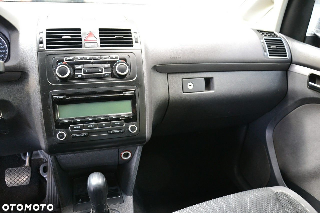 Volkswagen Touran - 22