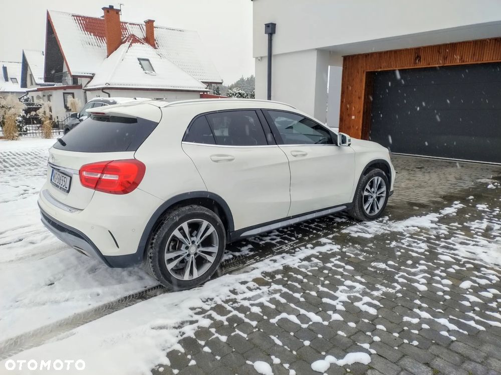 Mercedes-Benz GLA 250 4Matic 7G-DCT AMG Line - 18