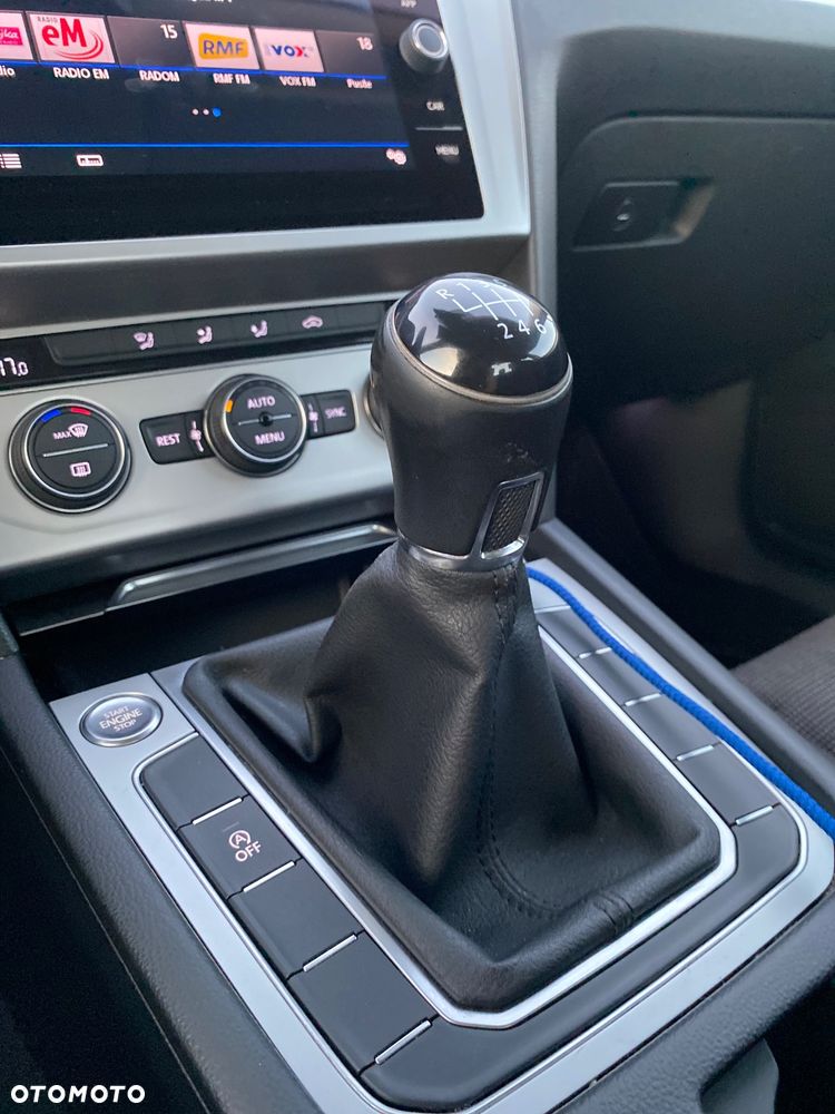 Volkswagen Passat - 16