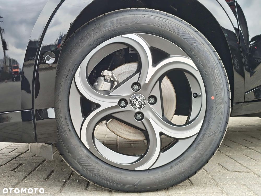 Alfa Romeo Junior 1.2 mHEV Sport Speciale eDCT - 18