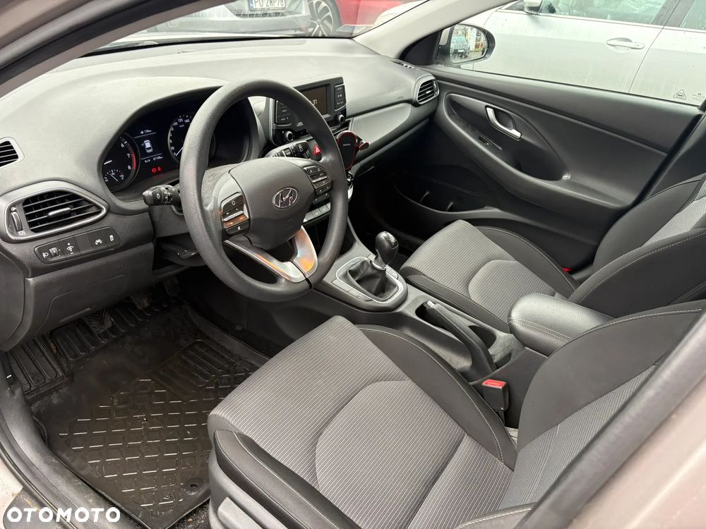 Hyundai i30 1.4 Classic + - 9