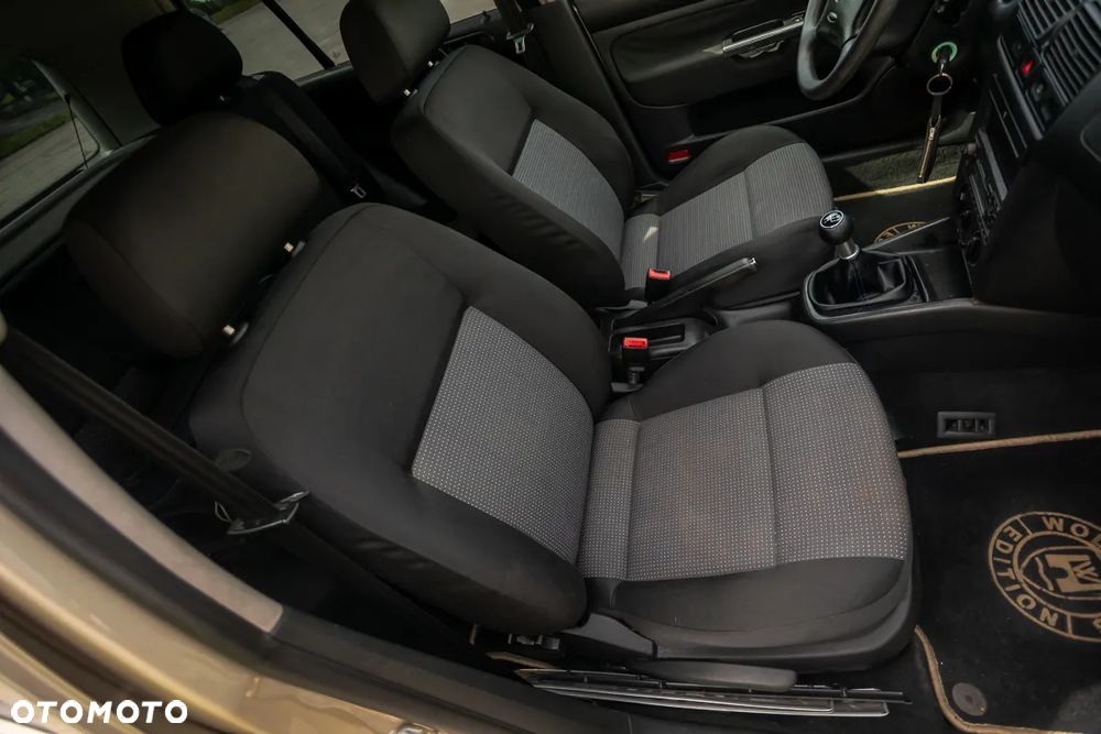 Volkswagen Golf - 19