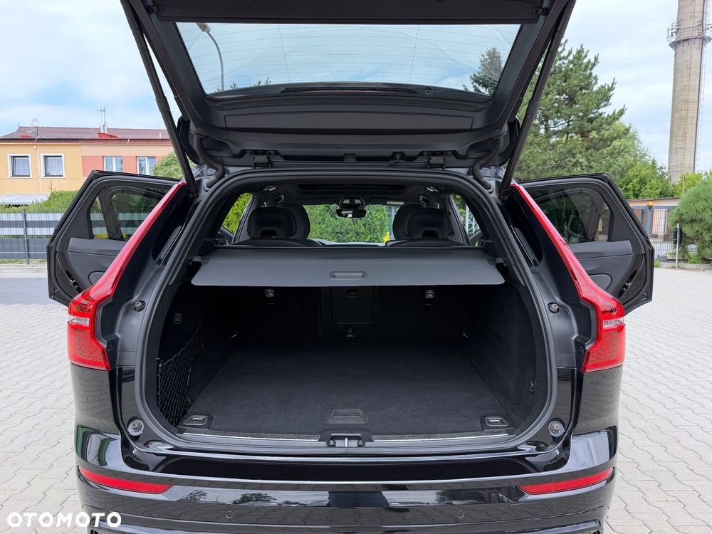 Volvo XC 60 B4 D AWD Plus Dark - 38
