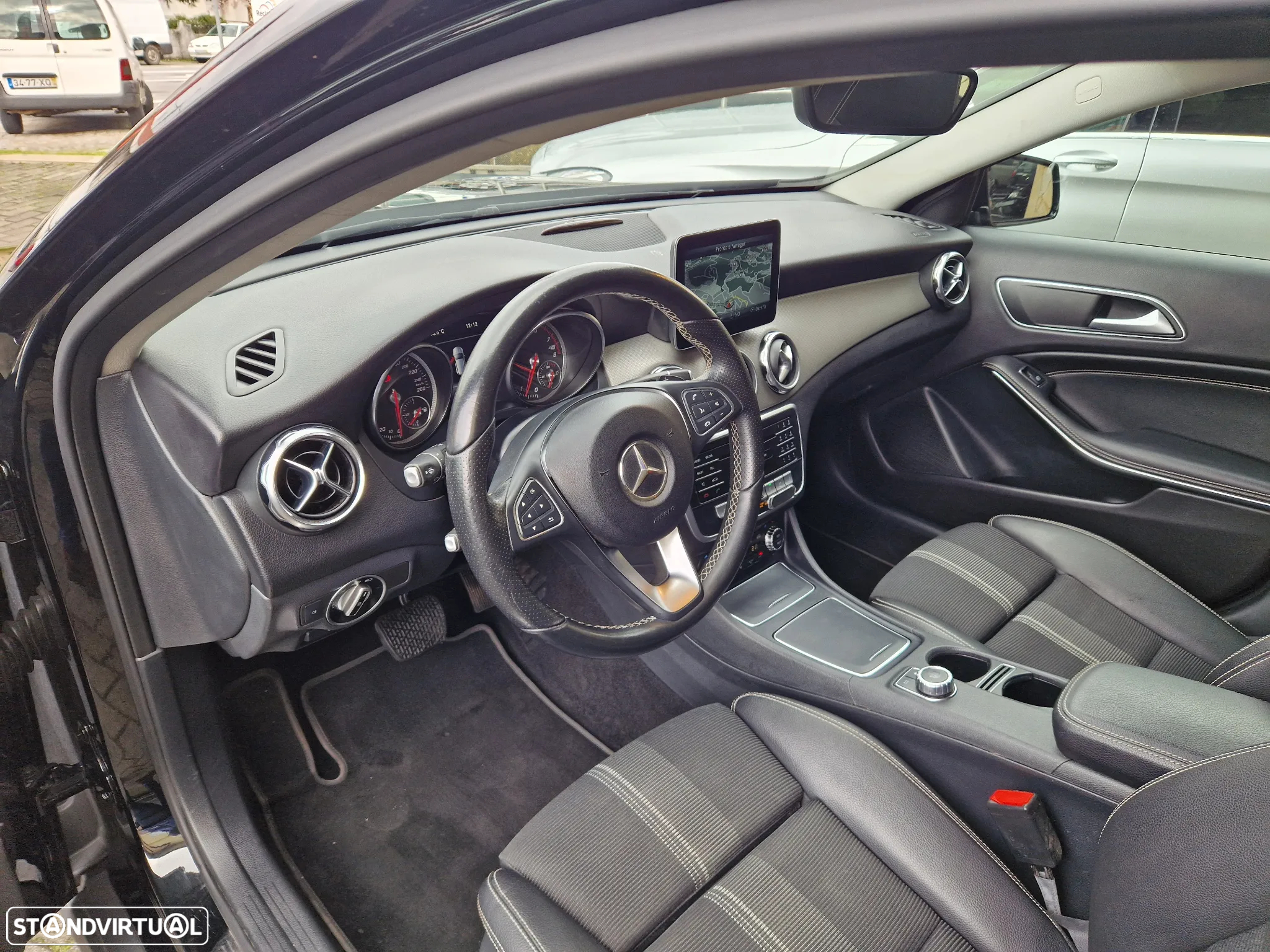 Mercedes-Benz GLA 180 7G-DCT Urban - 17