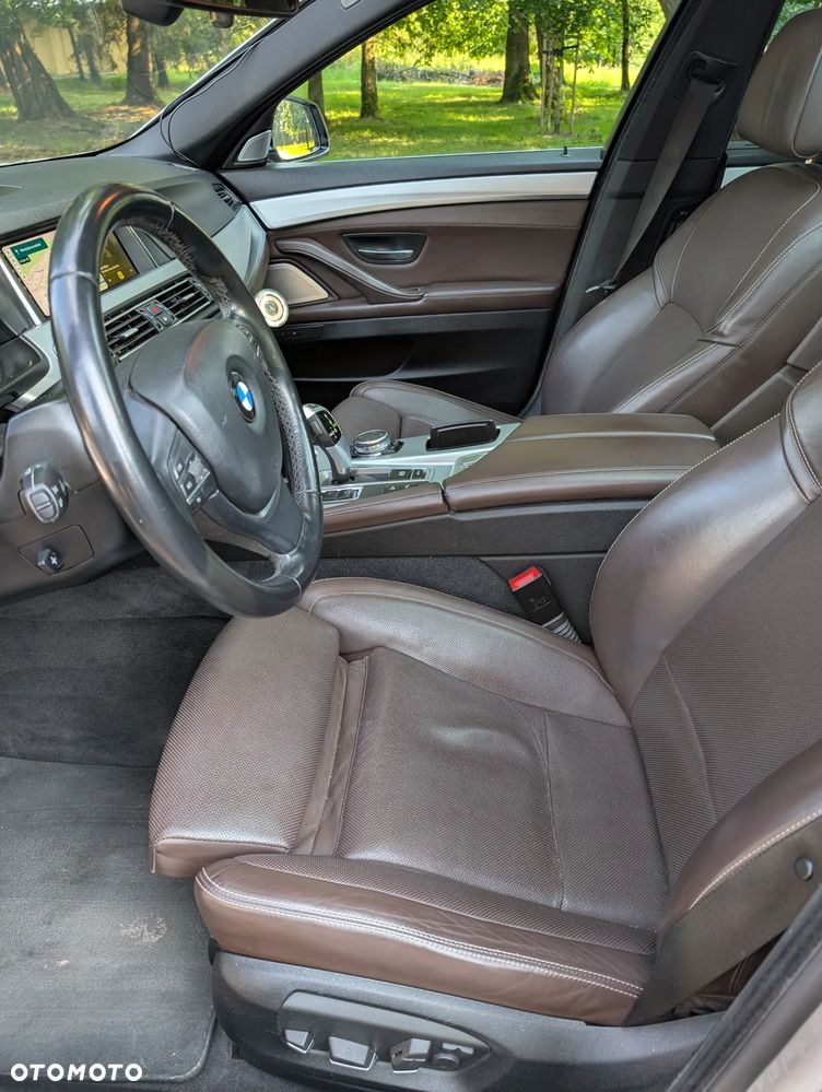 BMW Seria 5 528i xDrive Luxury Line - 7