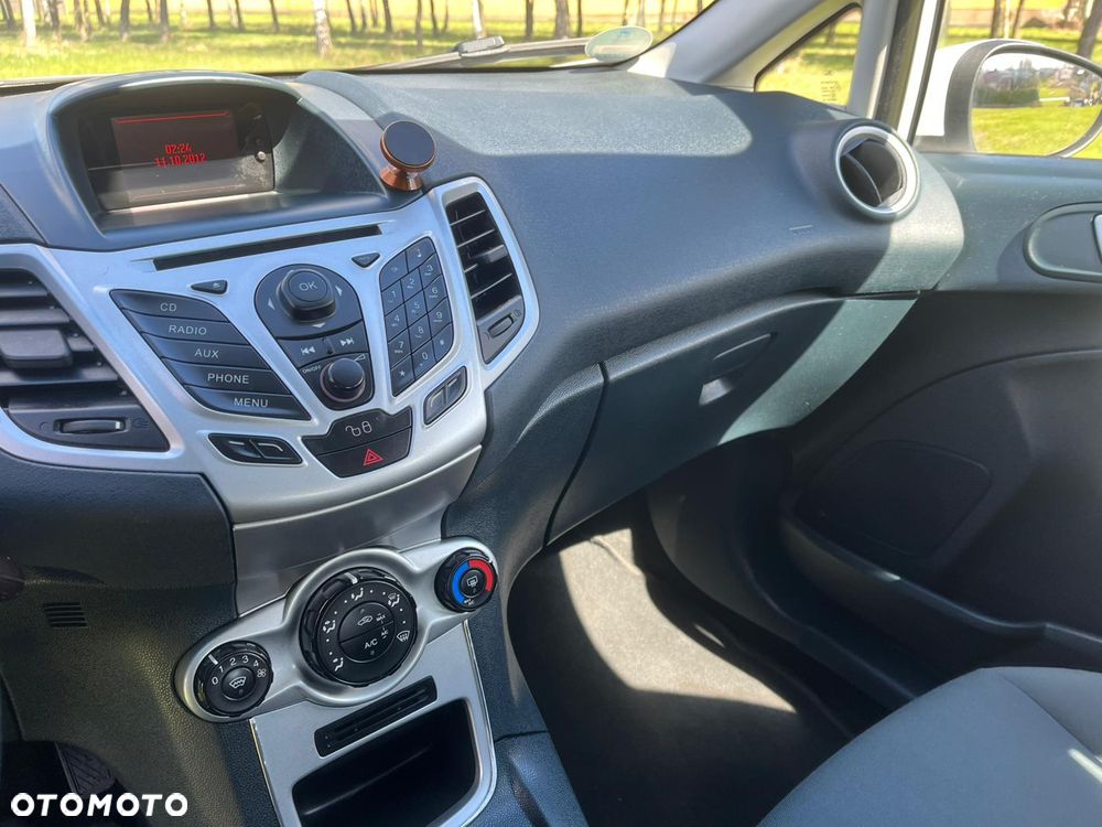 Ford Fiesta 1.25 Champions Edition - 24