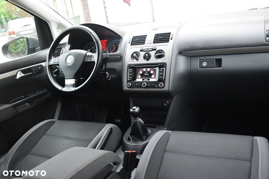 Volkswagen Touran 2.0 TDI DPF BlueMotion Technology Comfortline - 20