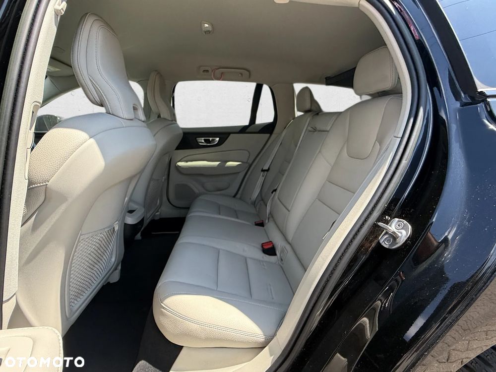 Volvo V60 B3 B Plus Dark - 23