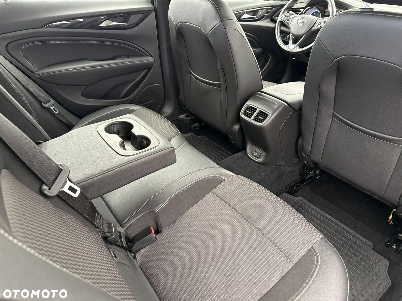 Opel Insignia - 21