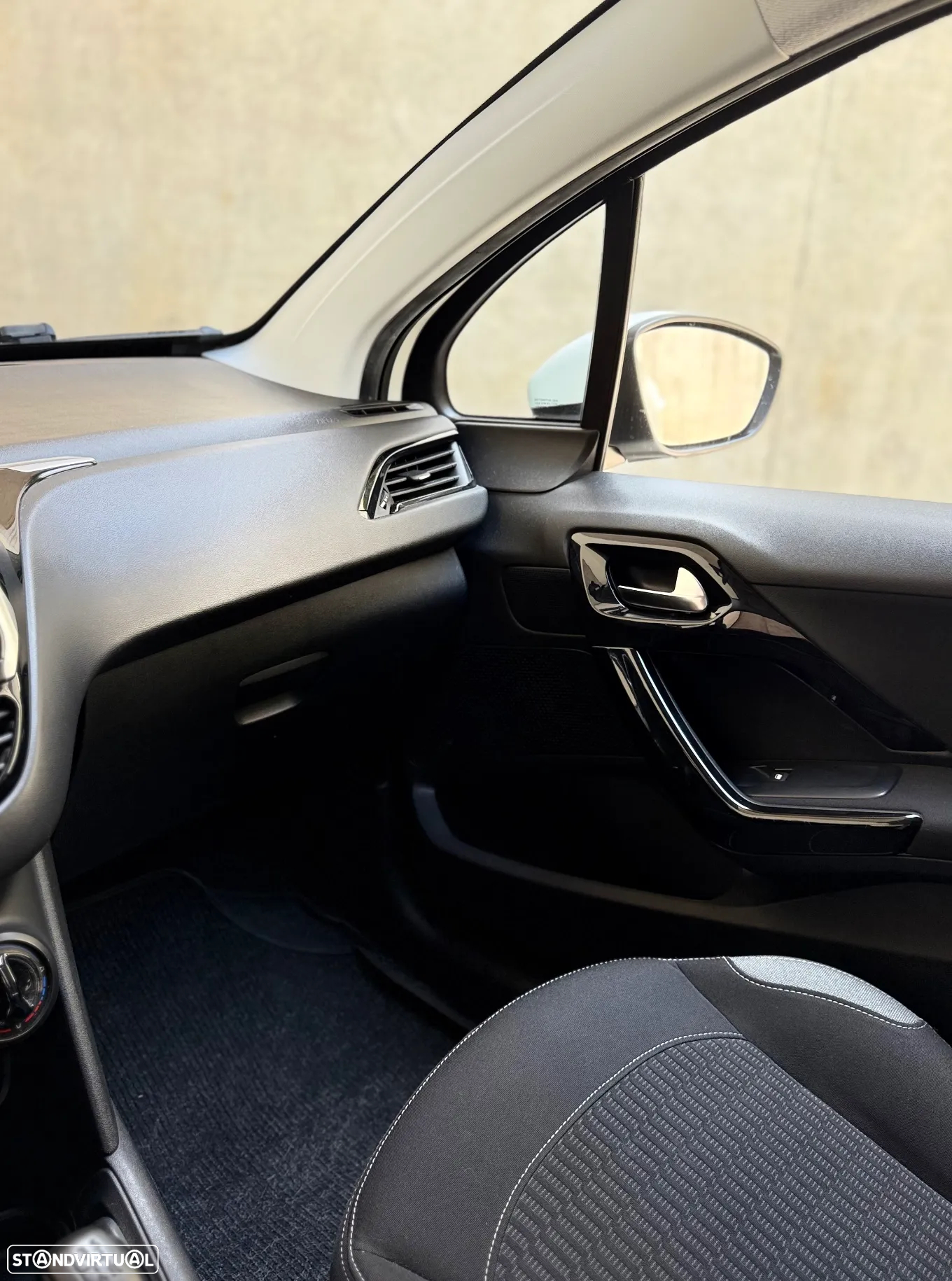 Peugeot 208 1.2 PureTech Allure - 26