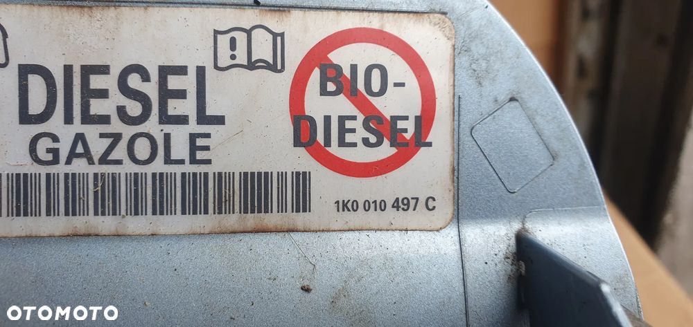 Klapka wlewu paliwa VW Passat B6 LB5M 3C9809857 - 6
