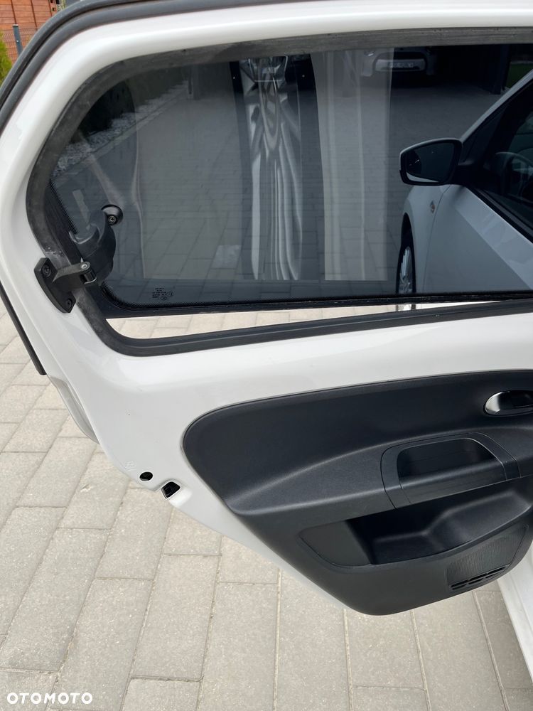 Volkswagen up! 1.0 black - 10