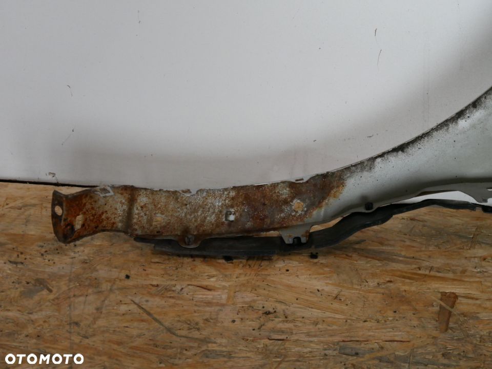 BŁOTNIK PRZEDNI PRAWY HYUNDAI H1 I800 07-15  MCL - 7