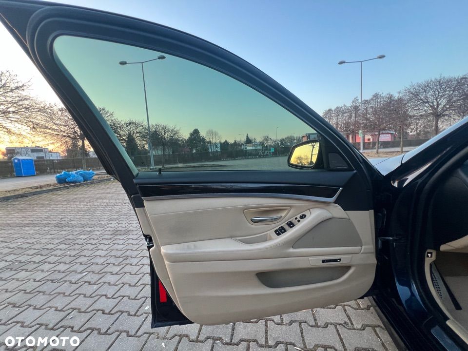 BMW Seria 5 535d - 32