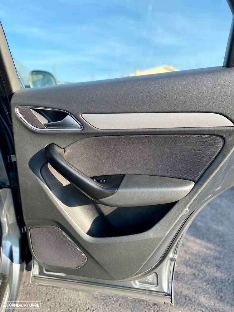 Audi Q3 2.0 TDI S-line - 32