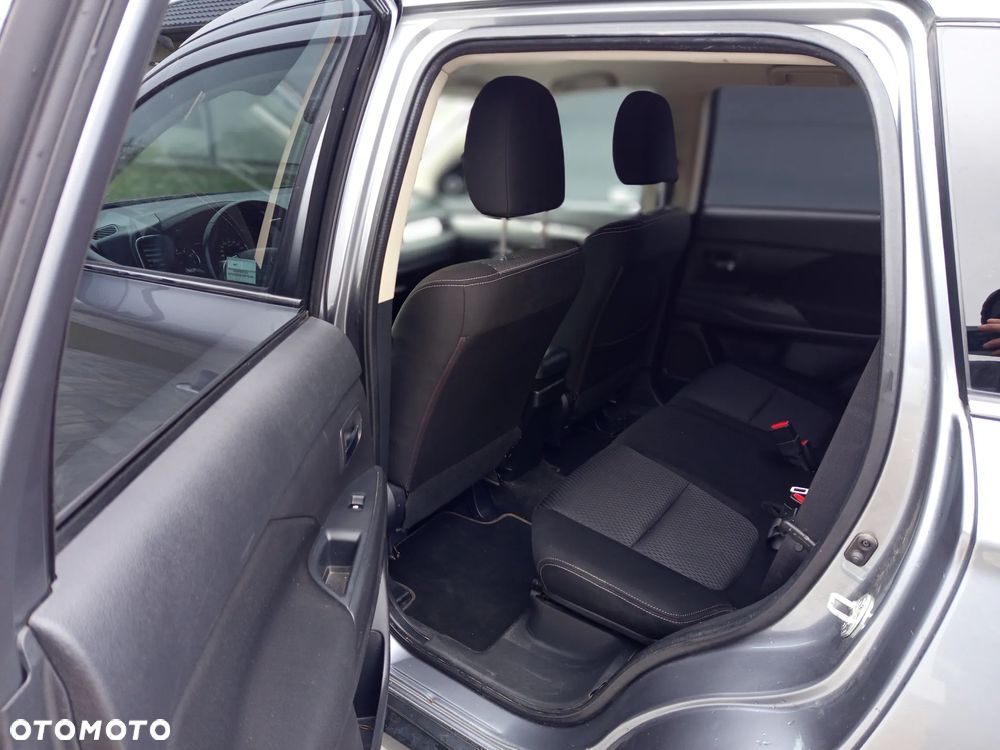 Mitsubishi Outlander 2.0 Intense + Navi 4WD CVT - 16