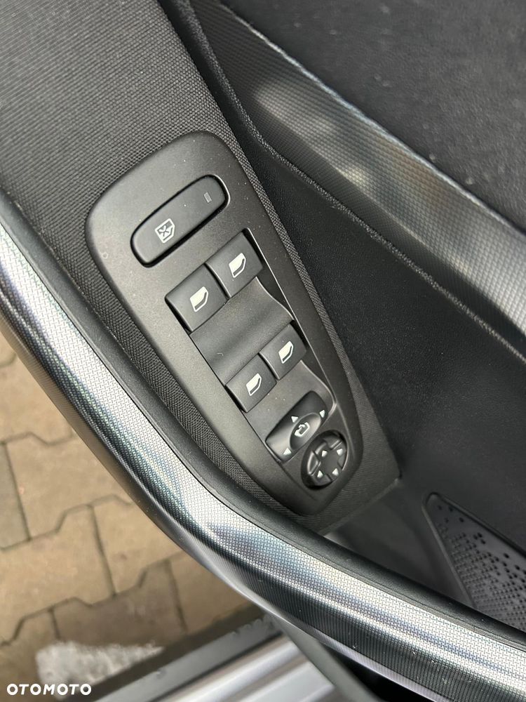 Peugeot 2008 1.2 Pure Tech Allure S&S - 27