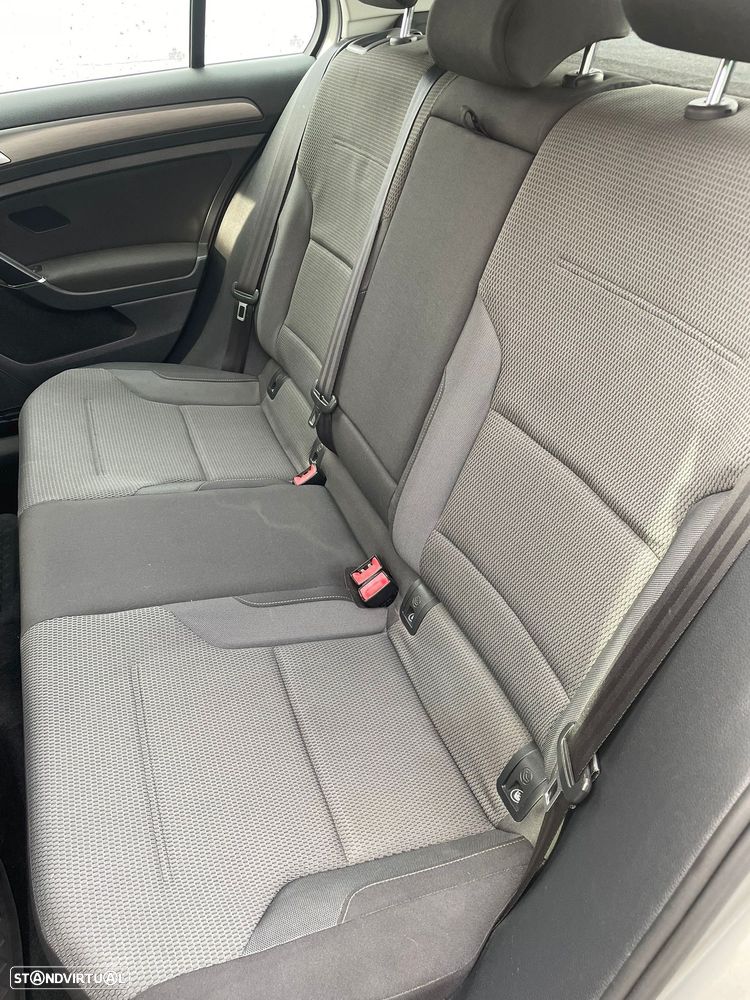 VW Golf 1.6 TDi Confortline - 14
