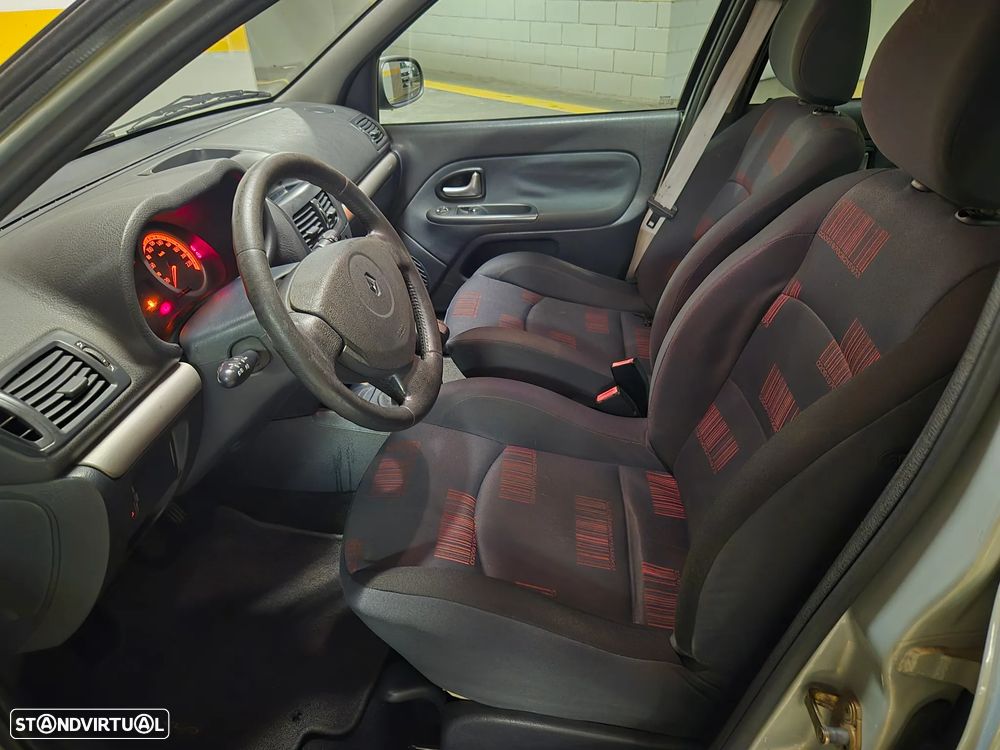 Renault Clio 1.2 16V Confort Dynamique - 17