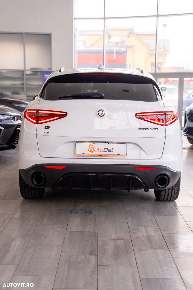 Alfa Romeo Stelvio 2.0 Turbo 16V AT8-Q4 B-Tech - 11