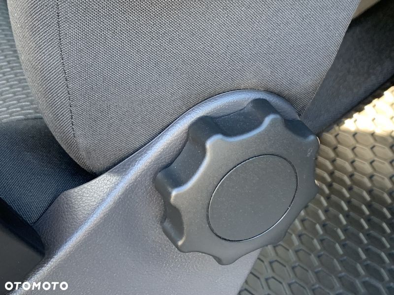 Volkswagen TRANSPORTER T6 TRWAŁY TDI SILNIK DNA 2.0TDI MOC 150KM DSG 7 MOCNA SKRZYNIA DQ-500 AUTOMAT, ZABUDOWA KOMBI VAN MINIBUS SPECJALNA CARAVELLE Reflektory FULL-LED Przód,  Lampy FULL-LED Tył, Kamera, Radar, Czujniki zmiany pasa, 2x boczne drzwi przesuwne! Aktywny tempomat, Podgrzewane fotele, Dwustrefowa Klimatyzacja i ogrzewanie! Fabryczne oryginał WEBASTO 5kW THERMO COMFORT SE Szybkie nagrzewanie silnika zimą! Ilość miejsc 9 osobowy - 33