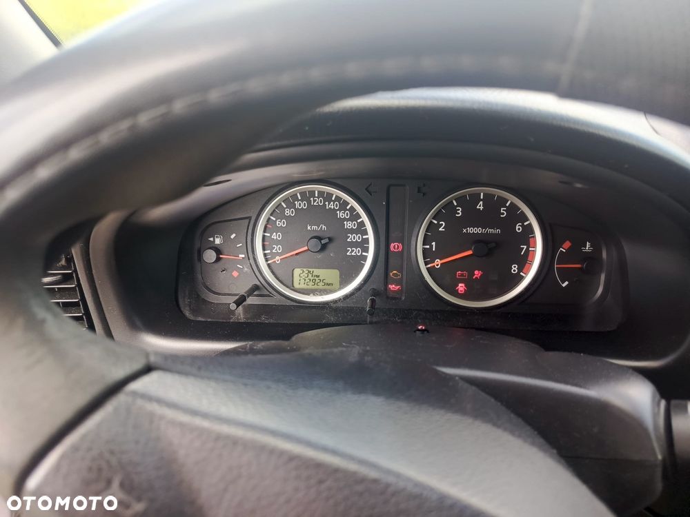 Nissan Almera 1.5 Base - 5