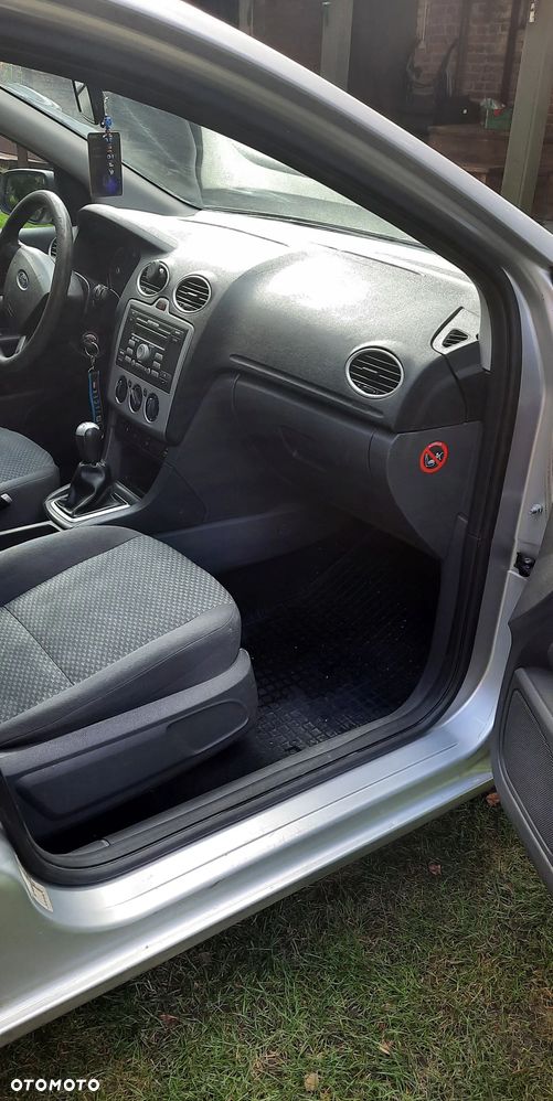 Ford Focus 1.6 Ambiente - 8